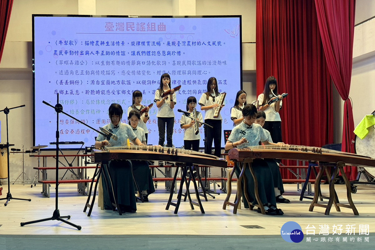 龍安國小口琴社加古箏社表演。<br /><br />