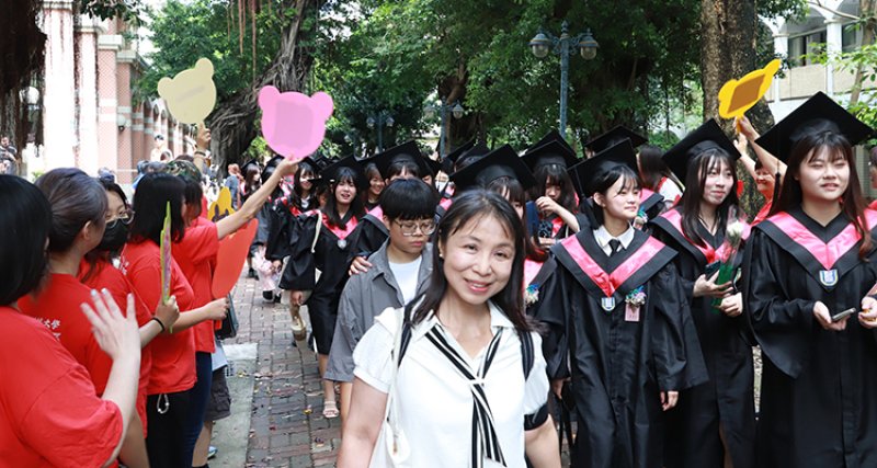 中華醫大畢業典禮　校長李碧娥期勉華醫人贏得AI時代競爭力