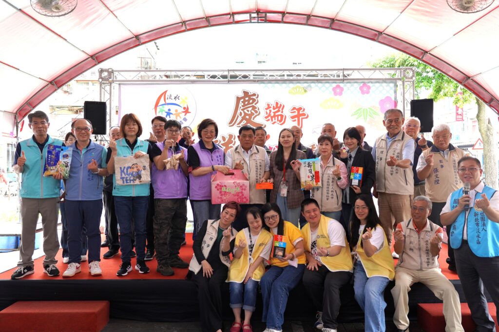 端午送馨! 淡水關懷弱勢協會連十九年傳愛 千人齊聚領賑濟金物資 11 %E6%B4%BB%E5%8B%95%E5%8C%AF%E9%9B%86%E4%BE%86%E8%87%AA%E5%80%8B%E4%BA%BA%E3%80%81%E4%BC%81%E6%A5%AD%E5%8F%8A%E5%90%84%E7%95%8C%E5%9C%98%E9%AB%94%E7%9A%84%E5%96%84%E5%BF%83%EF%BC%8C%E7%82%BA%E5%BC%B1%E5%8B%A2%E5%AE%B6%E6%88%B6%E9%80%81%E4%B8%8A%E7%B2%BD%E5%AD%90%E3%80%81%E7%99%BD%E7%B1%B3%E3%80%81%E6%B2%99%E6%8B%89%E6%B2%B9%E5%8F%8A%E9%BA%A5%E7%89%87