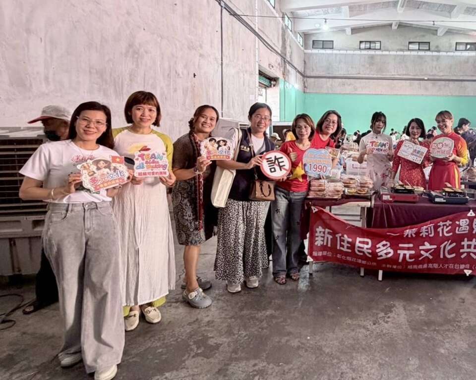 ▲移民署在活動現場進行反詐騙、非洲豬瘟防疫等政令宣導。（圖／移民署彰化縣服務站提供）