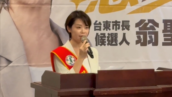 ∆翁聖惠於記者會中發表參選聲明表示，未來將以「換新，惠更好」作為施政核心理念，以務實、認真、負責任的態度推動市政建設，回應市民需求。（圖／記者陳志強 攝）
