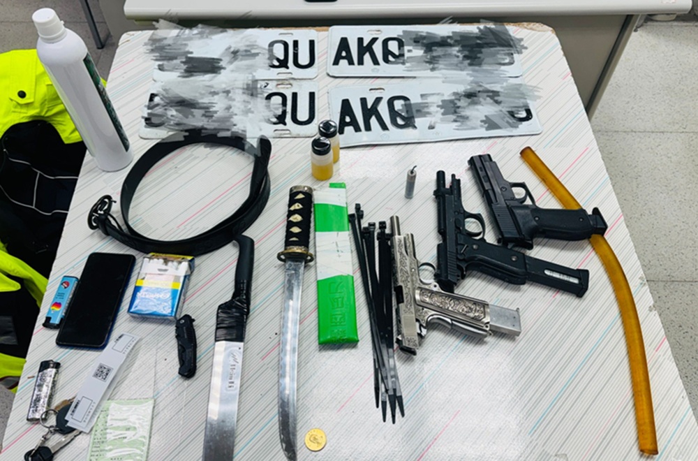 出門加油掛失竊車牌露餡 31歲男車藏武士刀西瓜刀還涉毒駕 204 cnews204260613a02