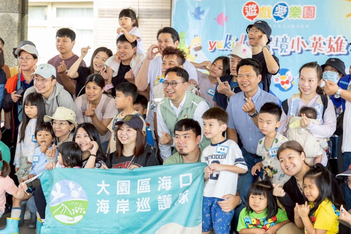 前進竹圍漁港淨灘!黃世杰拋勞工政策:未來讓我來照顧大家 S 177447581 0