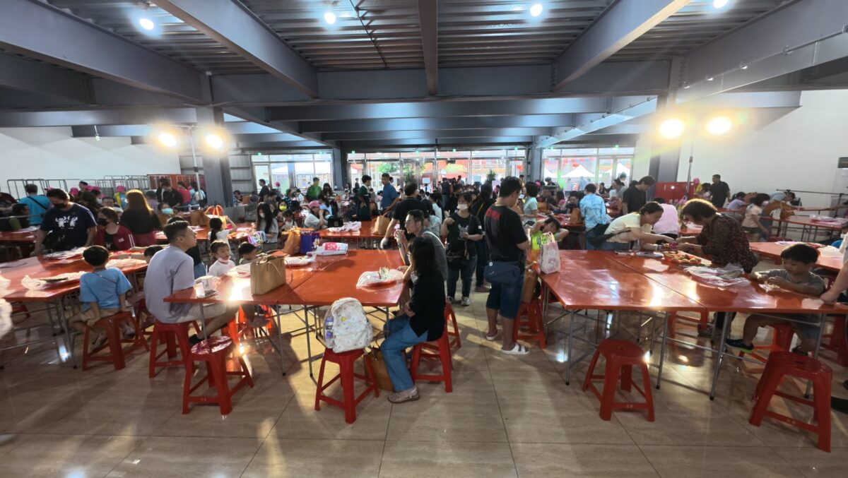 從包粽到二手市集 桃園蓮華寺70週年慶典帶孩子學環保 LINE ALBUM 20260613 蓮華寺親子包粽 260613 2 1