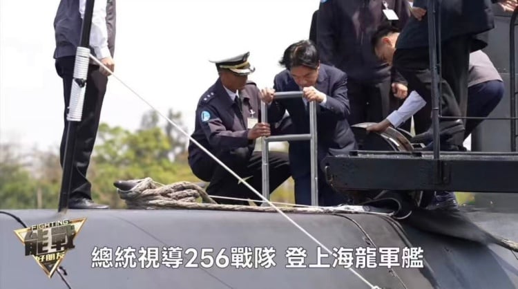 ▲賴清德總統登上海軍水下作戰主力戰艦～海龍號潛艦。