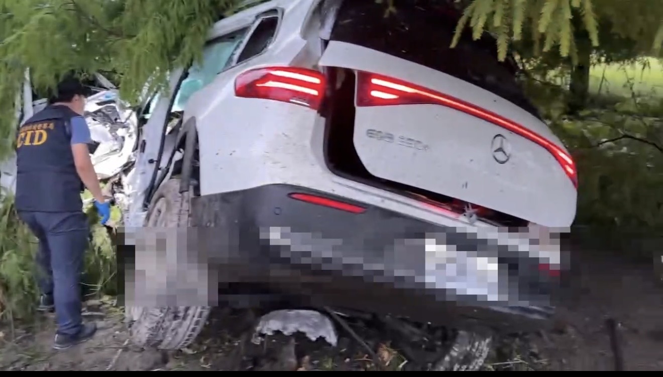 賓士車離奇自撞 5人受困1人OHCA - https://www.watchmedia01.com