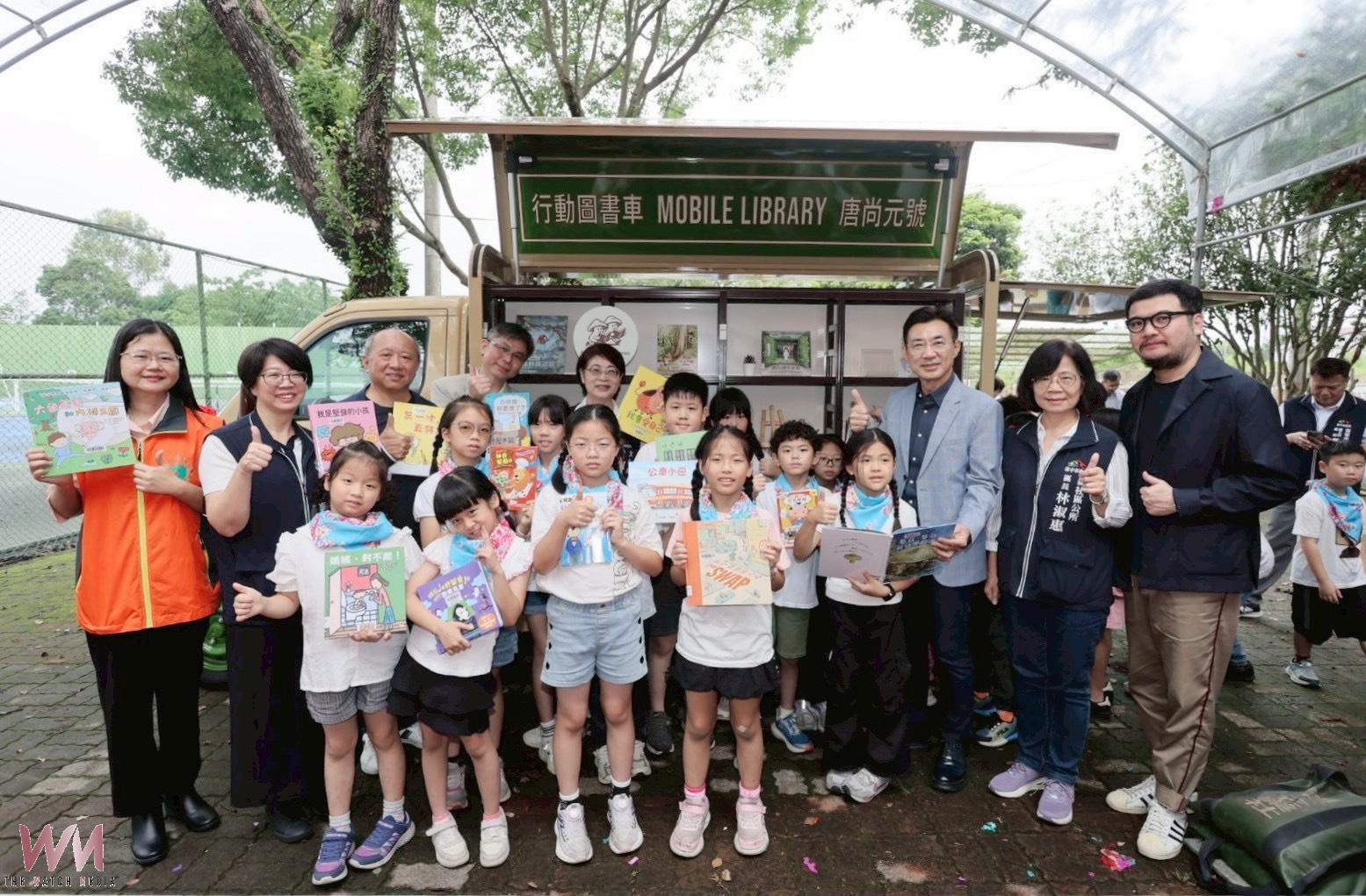 超萌行動圖書車亮相　中市圖獲宏致電子捐贈 接棒服務山城