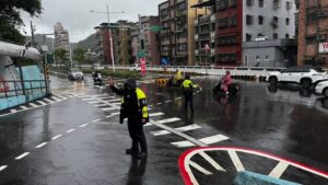 號誌突發故障車流一度混亂 基警迅速疏導恢復交通順暢 18 MEITU 20260614 123539605