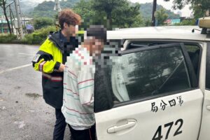 九旬老翁外出突感不適 暖警護送平安返家 56 MEITU 20260614 181052159