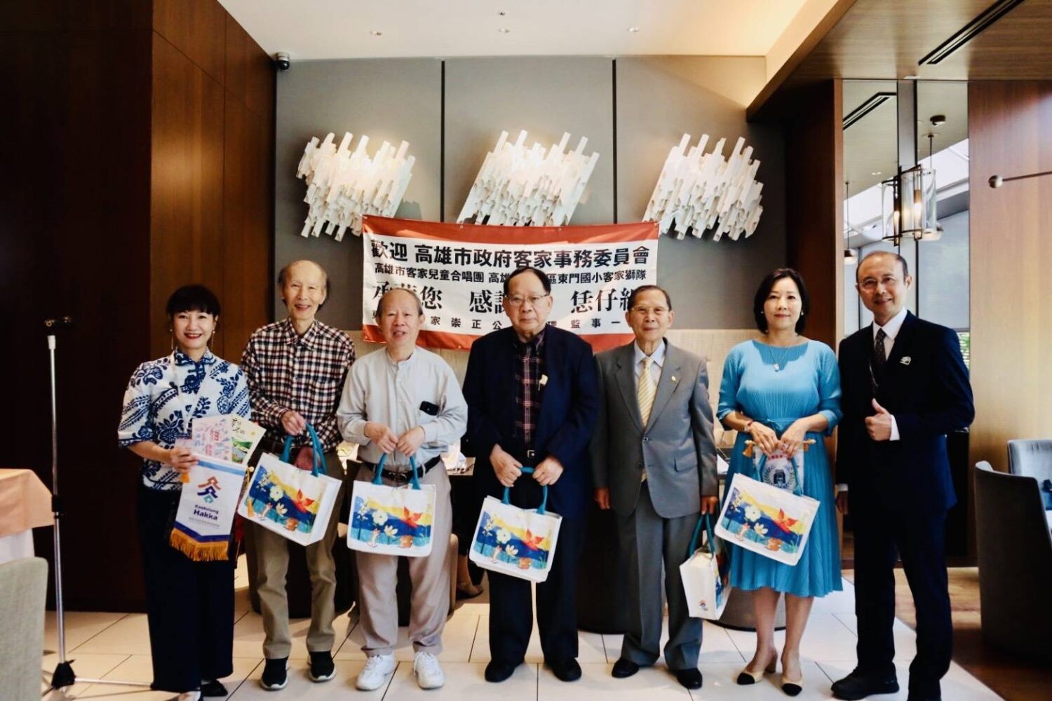 高雄客家兒童合唱團拜會東京客家崇正公會 藍衫鑰匙圈傳遞鄉情