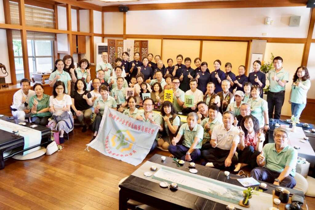 ▲彰化縣中小企業榮譽指導員(企業志工)協進會前往慈濟基金會彰化分會,透過靜思茶道體驗慈濟志工人文精神。(圖/記者林明佑翻攝)
