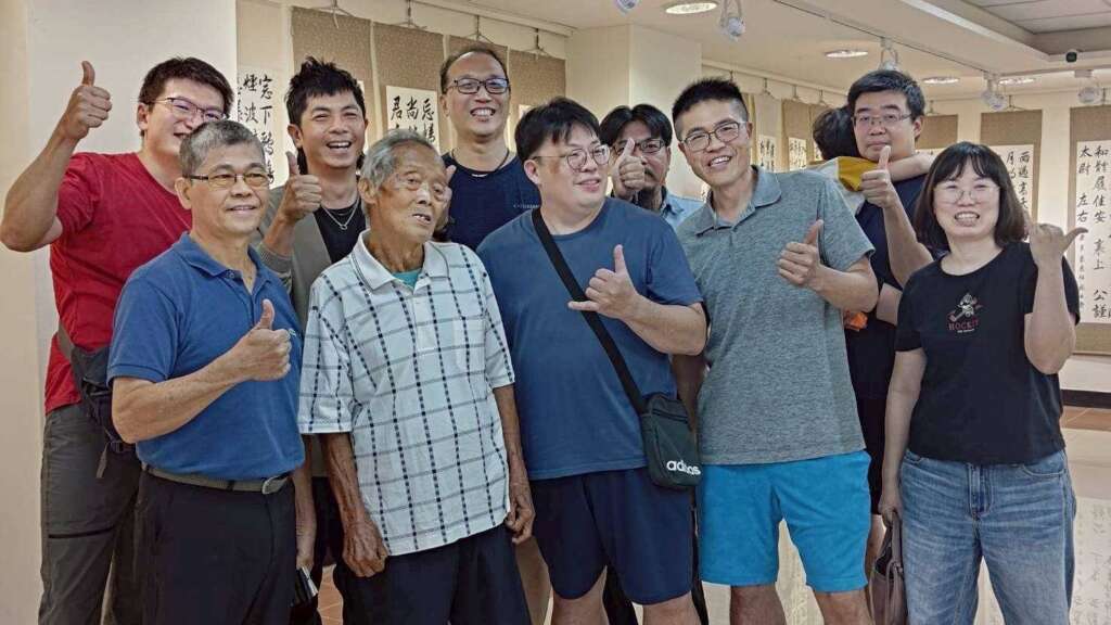 ▲楊日新書法個展即日起至6月28日在員林市立美術館展出,今日下午舉行開幕式,吸引眾多門生、好友到場祝賀。(圖/記者林明佑翻攝)