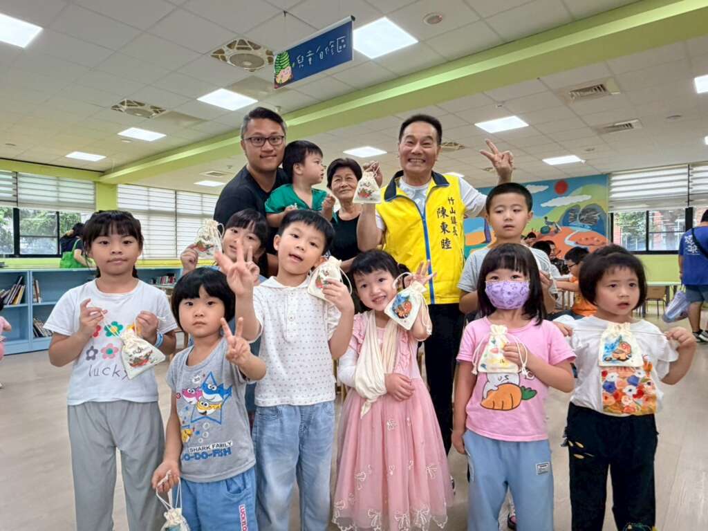 ▲端午香包DIY、彩蛋闖關樂翻天,竹山鎮親子館親子活動人氣滿滿。