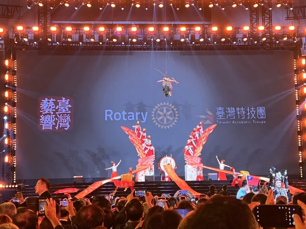 開幕典節問演出以台灣特有的宮廟文化為主題,展現台灣特色