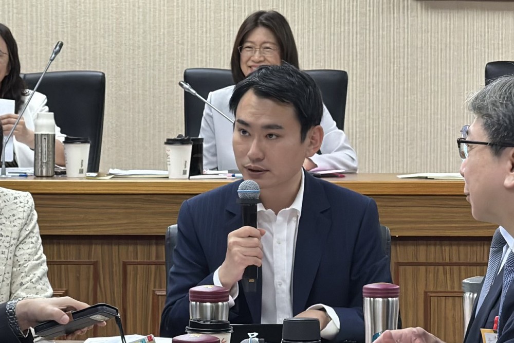 效法美方曾公開向解放軍喊話 陳冠廷肯定國安局設「對中國窗口」 200 效法美方曾公開向解放軍喊話 陳冠廷肯定國安局設「對中國窗口」 199