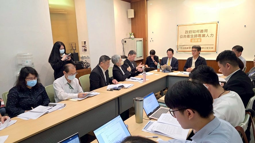▲劉建國召開公共衛生師協調會，凝聚多項共識，推動公職制度與專業進用機制。(記者劉峻文攝)