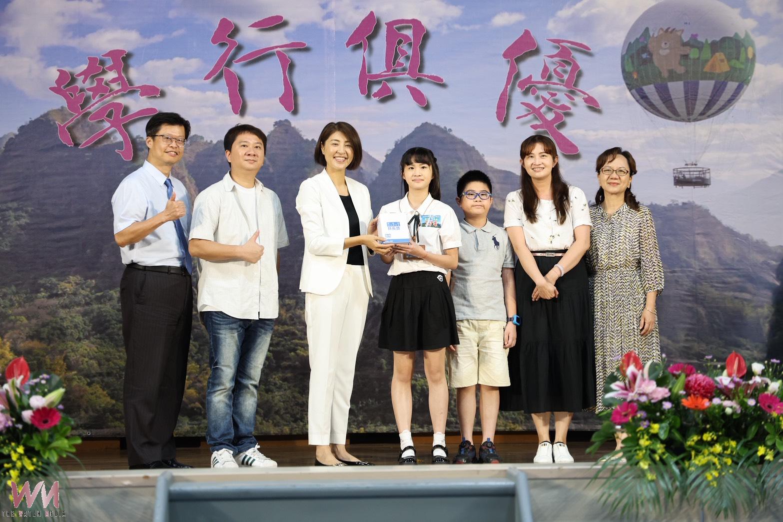 南投縣長許淑華頒發縣長獎 表揚全縣408位畢業生 - https://www.watchmedia01.com