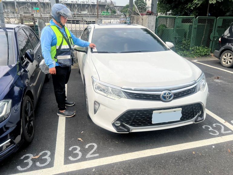 《圖說》汽車格開單。〈交通局提供〉