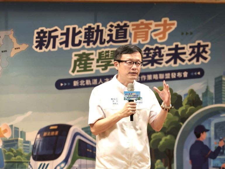 新北成立軌道人才培育聯盟 30名學生暑假進駐體驗實務 55 《圖說》教育局長張明文表示,今年除提供30個暑期工讀機會外,新北捷運公司也將持續開放各校申請機廠參訪及技術交流。〈記者葉柏成攝〉