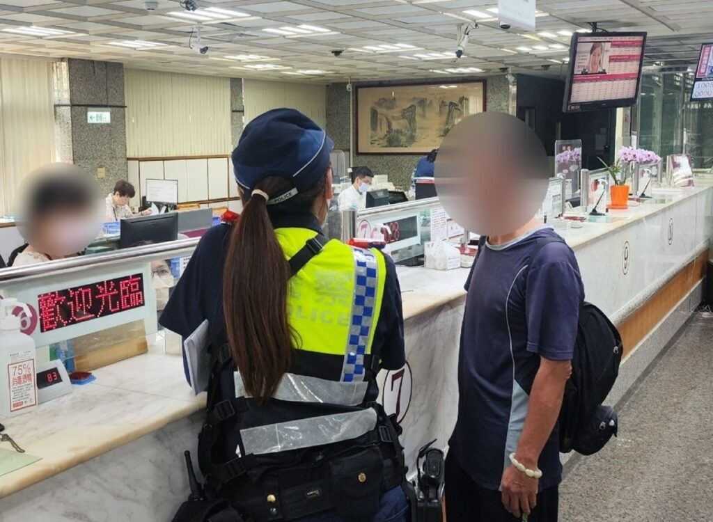 男子買黃金不知細節立德警阻詐四十萬元