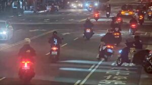 山道猴子 競速擾民又危險 士林警拘提IG號召者移送士檢 重拳掃蕩飆車歪風 56 MEITU 20260615 123642513