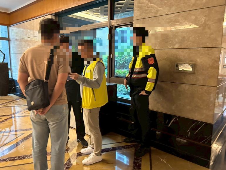 《圖說》新北市觀旅局與社區管委會合作，於接獲疑似日租案件時，即赴現場查察，同時進行相關法令宣導。〈觀旅局提供〉