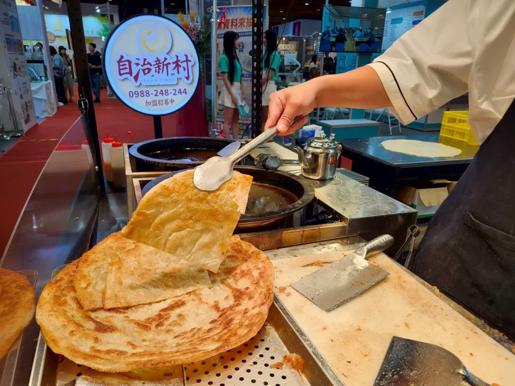 蔥油餅夾蛋的「手撕餅」