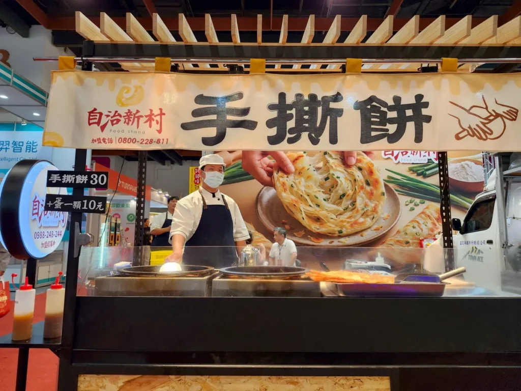 蔥油餅夾蛋的「手撕餅」