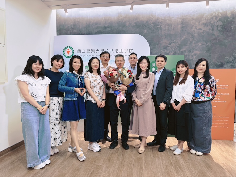 有洋蔥!台大公衛所教授張睿詒榮退 主播徐韻翔拍紀錄片感謝恩師 213 cnews124260615a01