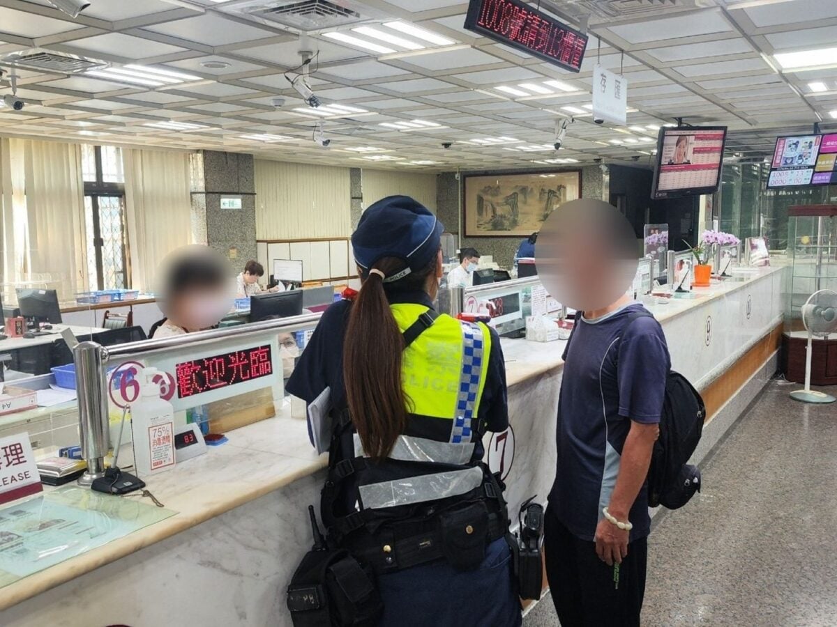 ▲黃金買在哪說不清 警多問兩句他秒改口：不領了。