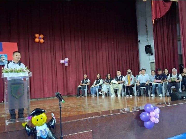 ▲土庫國中校長陳健隆於典禮勉勵畢業生。（記者劉峻文攝）