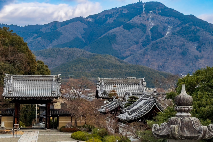 位於京都洛北的總本山「妙滿寺」背倚壯麗群山,環境清幽寧靜。 圖:Photo AC/來源