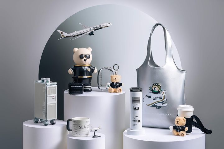 星宇航空ｘ星巴克聯名系列萌翻登場 超人氣Bearista熊換上帥氣機師制服 帶著咖啡一起出發吧