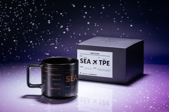 星宇航空ｘ星巴克聯名系列萌翻登場 超人氣Bearista熊換上帥氣機師制服 帶著咖啡一起出發吧