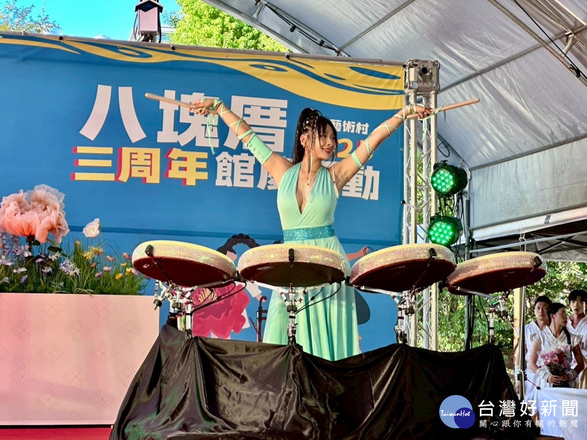 宋坤傳藝鼓藝精湛，傳統與現代交織。