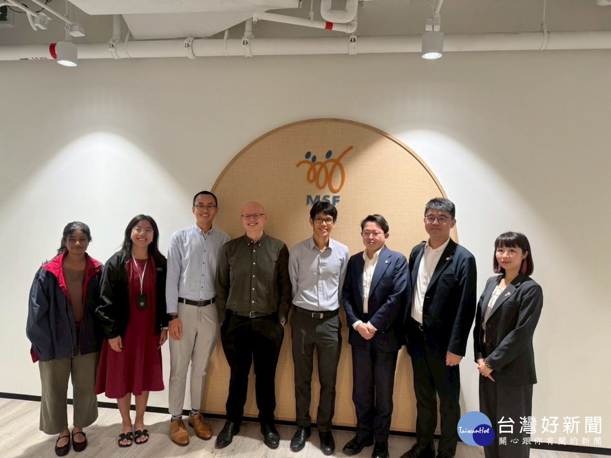 新聞處長羅楚東與智發會主委廖修武拜會新加坡社會及家庭部。