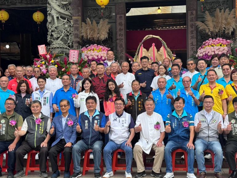 新莊地藏庵文武大眾爺聖誕 劉和然祝壽祈求市民安居樂業 42 《圖說》新莊地藏庵文武大眾爺聖誕與會貴賓合影。〈民政局提供〉