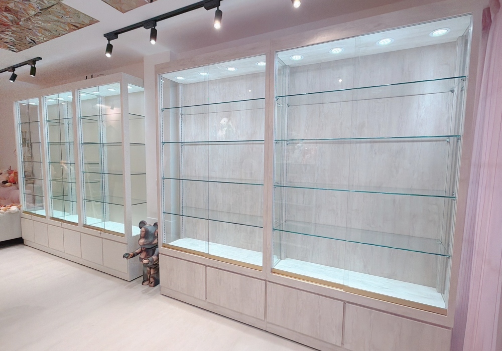 客製化展示櫃不只是收納工具 建發玻璃櫥窗行以兩代傳承打造MIT展示空間美學 62 010616007