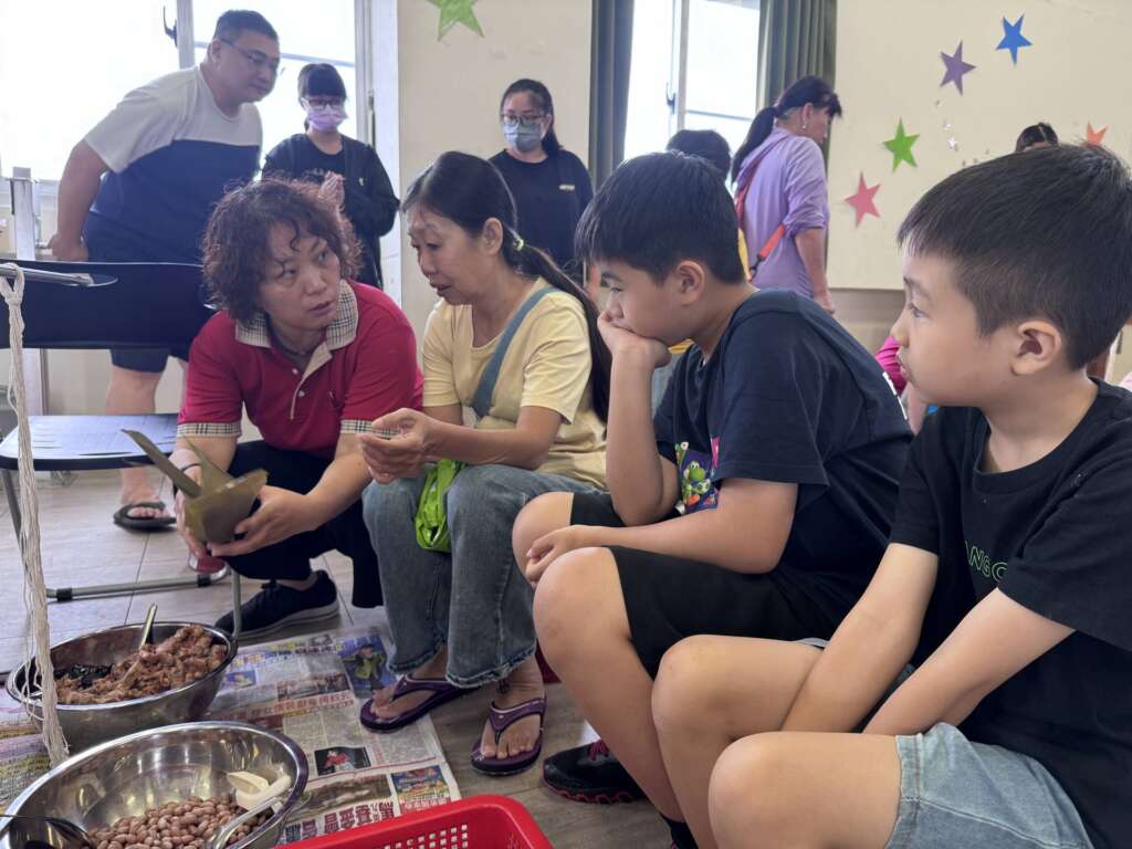 彰化家扶員林展愛隊端午慰問　粽香傳愛幸福粽動員