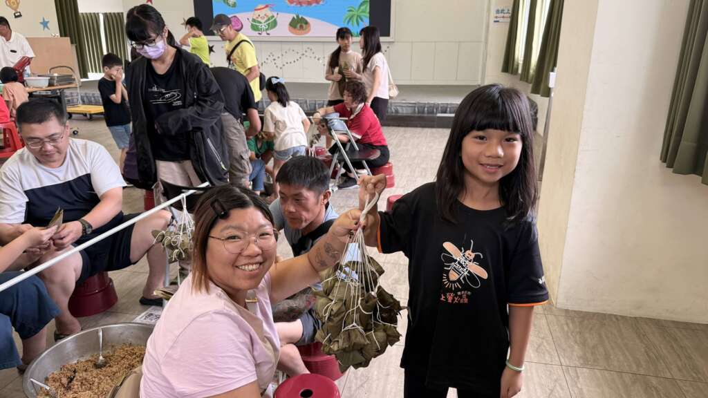 彰化家扶員林展愛隊端午慰問　粽香傳愛幸福粽動員
