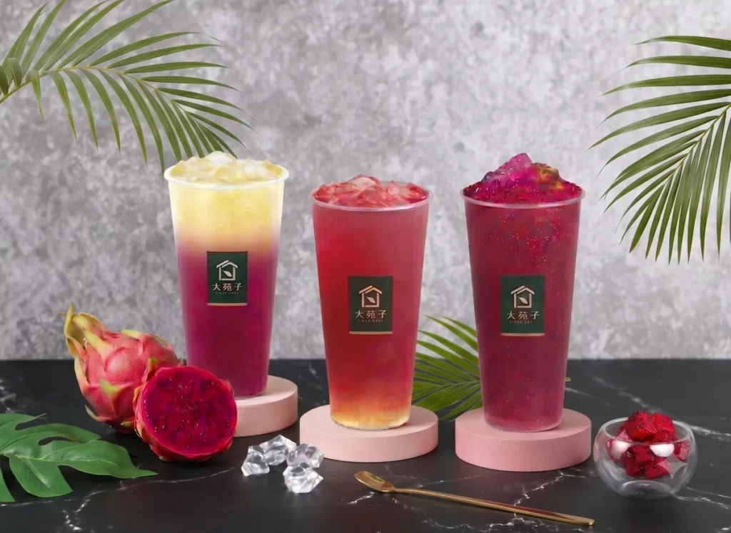 大苑子推出彰化在地火龍果系列飲品,自6月17日起於全台門市正式上市。(圖片提供/大苑子)