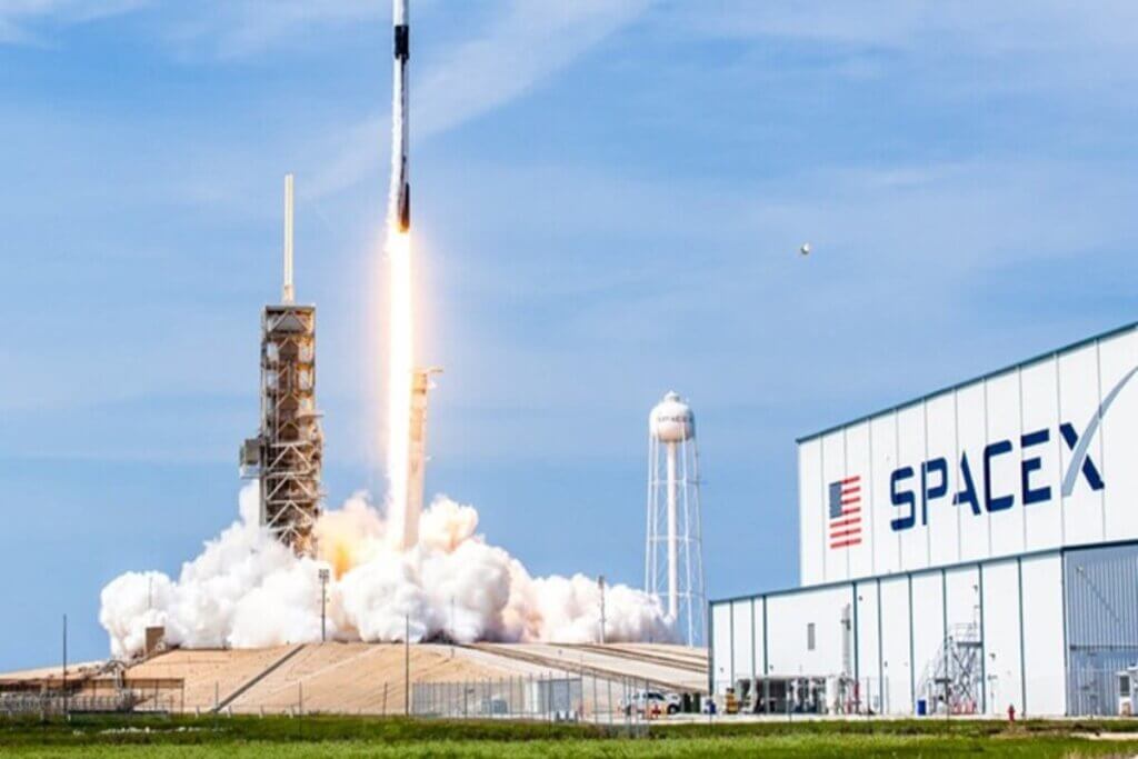 SpaceX 完成首次公開募股 SpaceX IPO帶動太空概念股上漲,馬斯克財富突破萬億美元