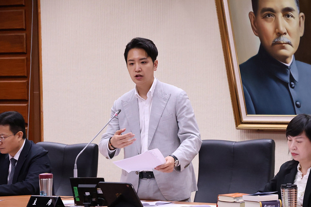 遭指拖延預算審查 羅廷瑋:倉促過關才是盲目護航 246 遭指拖延預算審查 羅廷瑋:倉促過關才是盲目護航 245