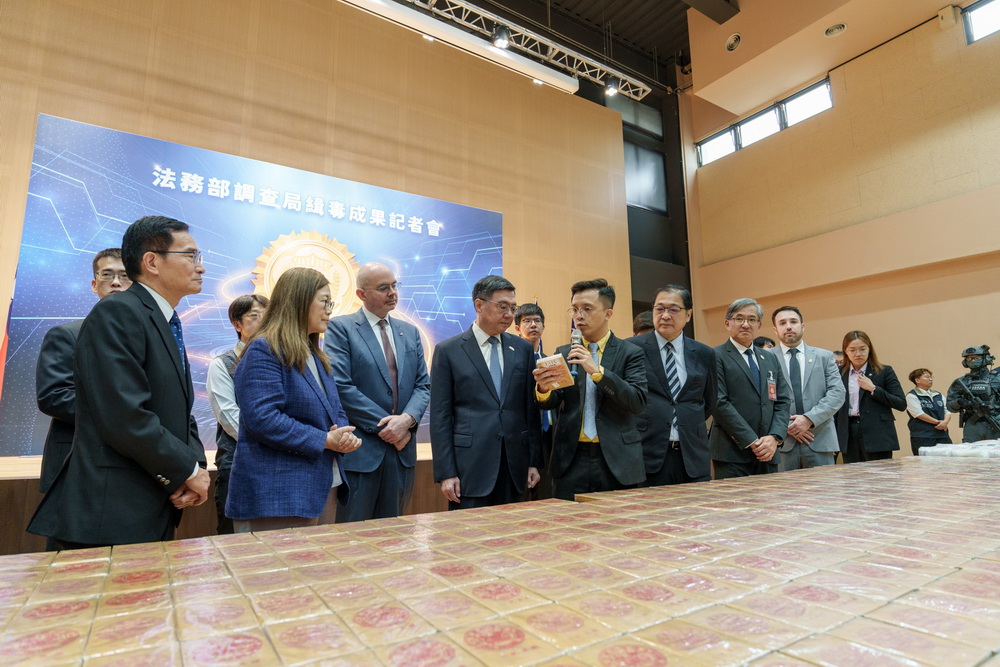台美聯合執法破獲漁船走私破百億毒品 卓榮泰:全力守護國人無毒生活環境 202 台美聯合執法破獲漁船走私破百億毒品 卓榮泰:全力守護國人無毒生活環境 201