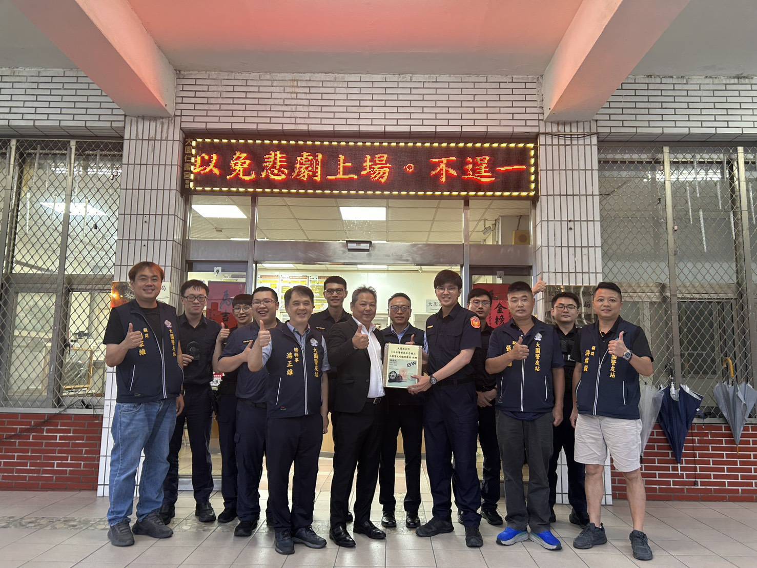 大園警友站警察節送暖 民眾加碼手寫感謝信揪感心 464211 0