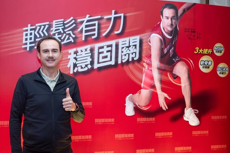 ▲鄭志龍曾於 2025年12月22日以行動大使身分出席品牌記者會，成為現場關注焦點。
