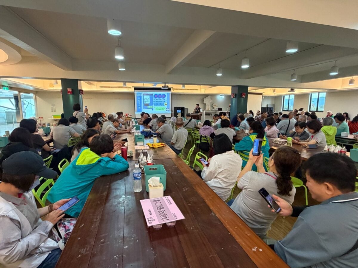 ▲宜蘭縣115年警察志工研習營菌寶貝觀光工廠展開。