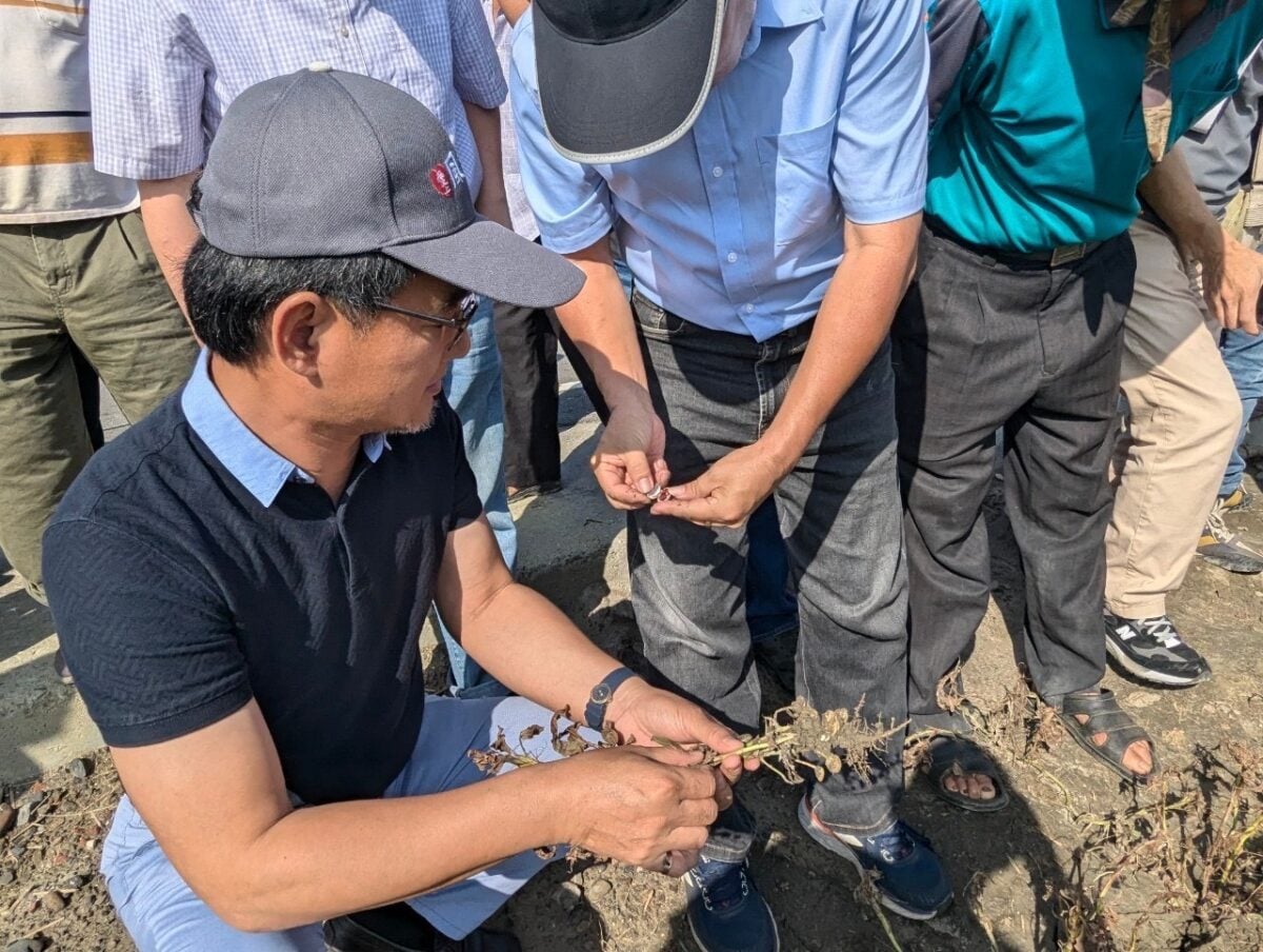 ▲劉建國不是坐在冷氣房裡等報告，而是走進田間看問題；不是等農民開口求助，而是主動替農民向中央爭取資源。（圖／劉建國臉書）