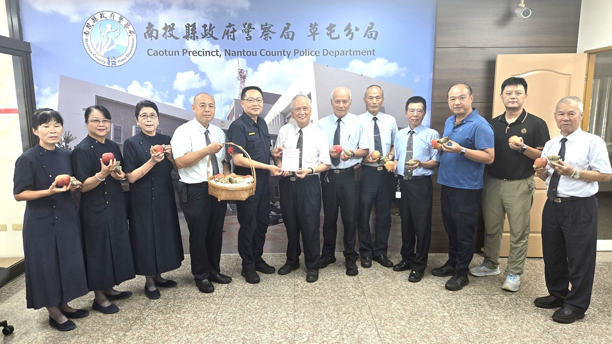 粽情義深傳祝福 草屯慈濟端午前慰問警消 - https://www.watchmedia01.com