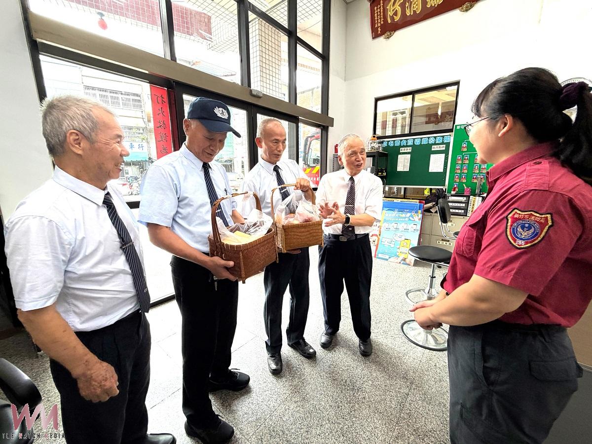 粽情義深傳祝福 草屯慈濟端午前慰問警消 - https://www.watchmedia01.com